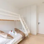 Recently Renovated, Luxury Apartment Near The Beach