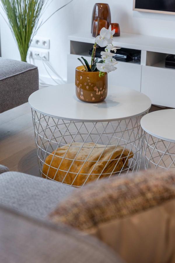 Recently Renovated, Luxury Near The * Ostende